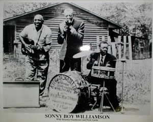 Sonny Boy Williamson / Band Outdoors